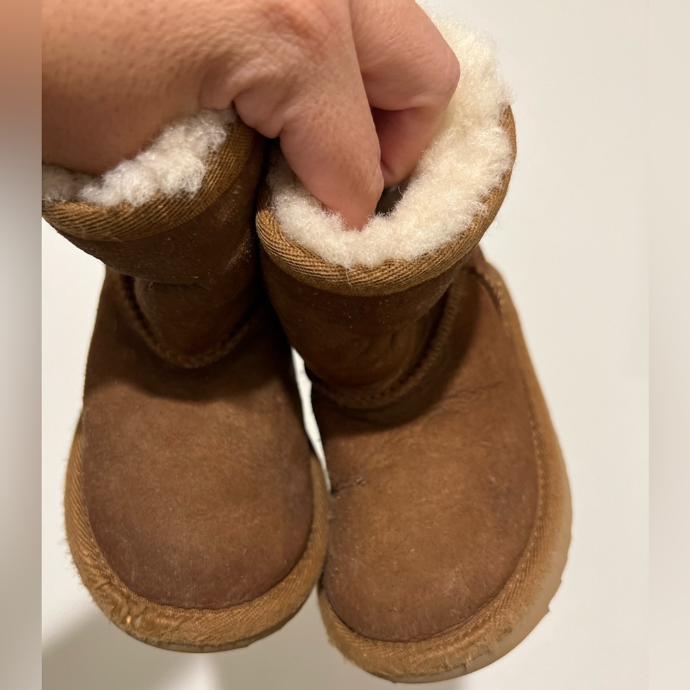 Toddler girls unisex gender neutral UGG classic II chestnut boots